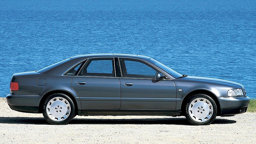 На фото: Audi A8 3.7 (D2) '1999–2002