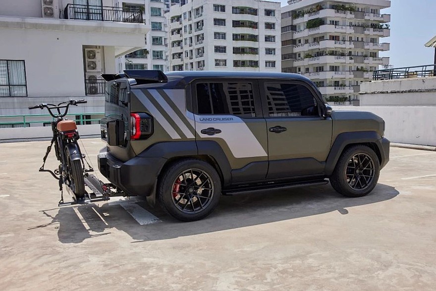 На фото: концепт Toyota Land Cruiser FJ Street Cruiser