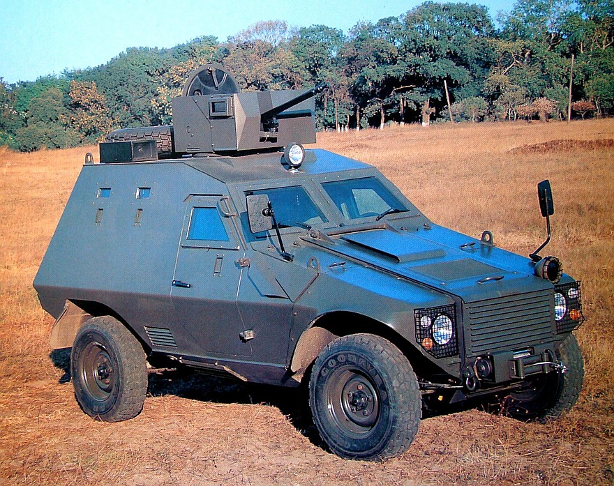 Боевая машина Otokar Akrep с пулеметной установкой в открытой башне