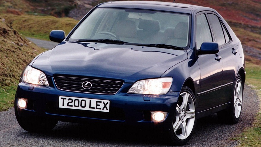 На фото: Lexus IS 200 '1999–2005