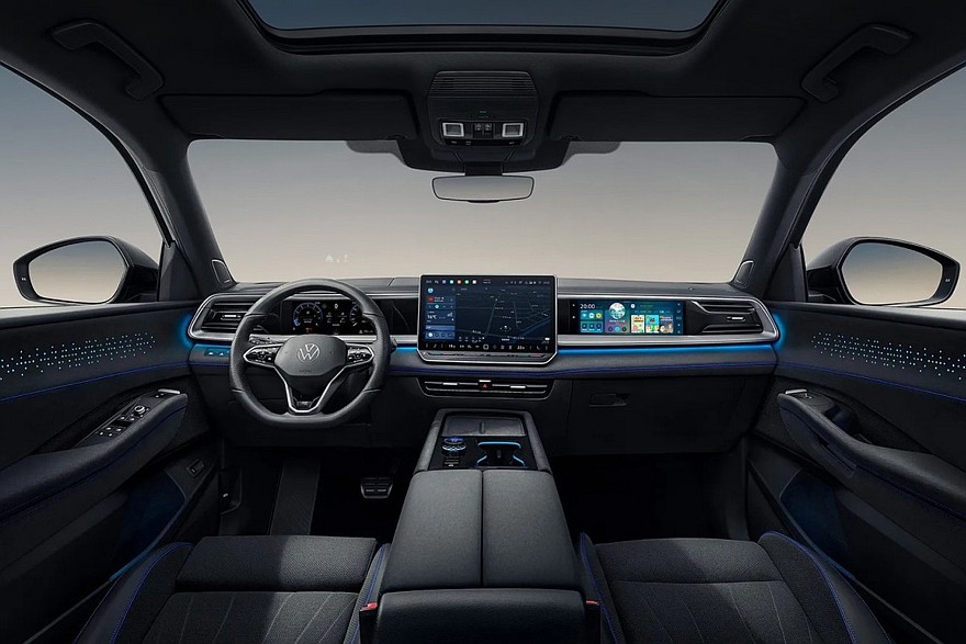 На фото: салон китайского кроссовера Volkswagen Teramont Pro