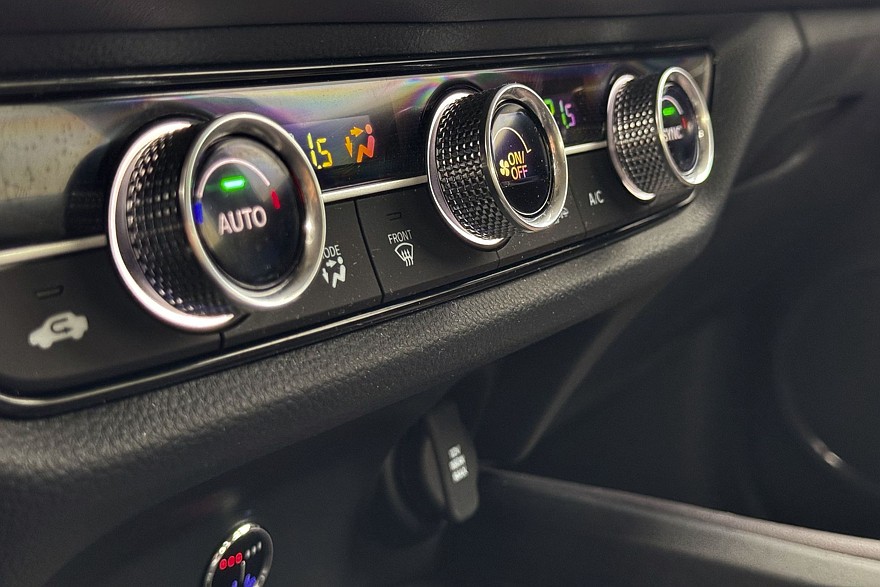 Японский минимализм с европейским лицом: тест-драйв Honda ZR-V