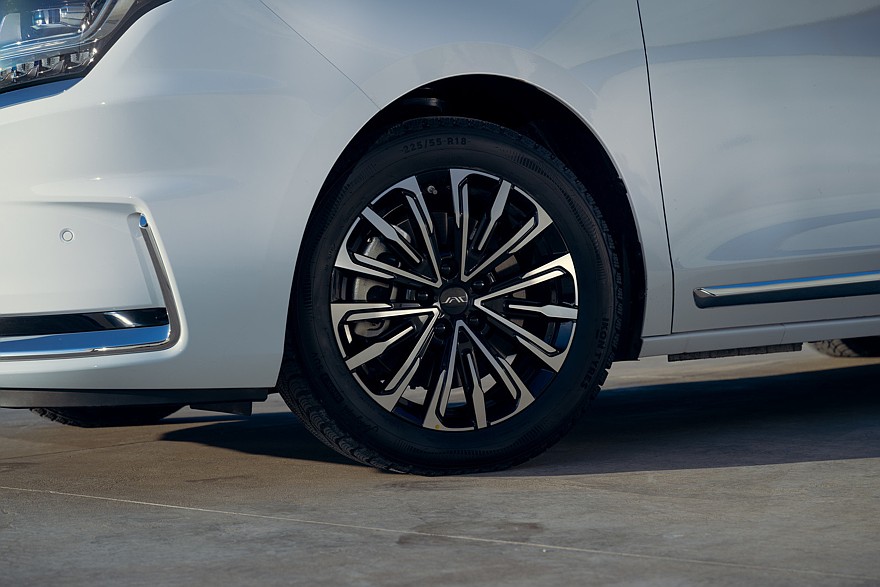 Брат из Китая приехал: тест-драйв JAC RF8