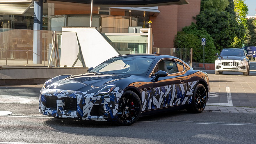 На фото: прототип обновлённого Maserati GranTurismo