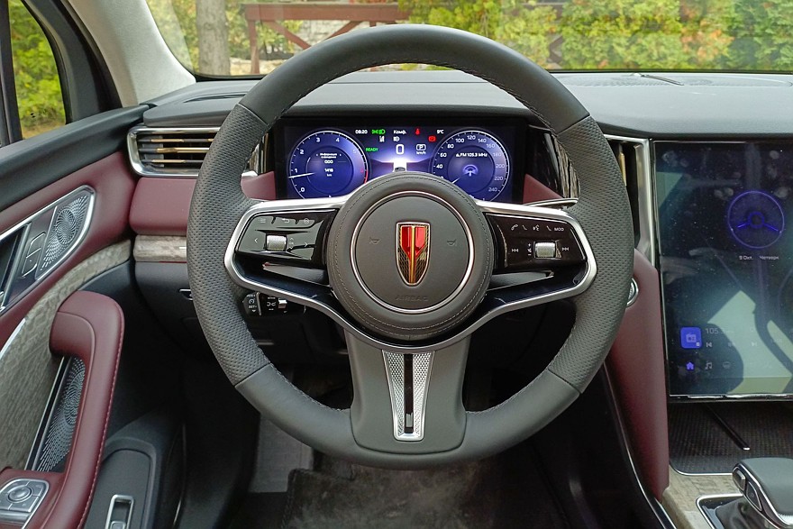 Крылатые габариты, немного эвкалипта и сила пользовательских настроек: тест-драйв Hongqi HS7