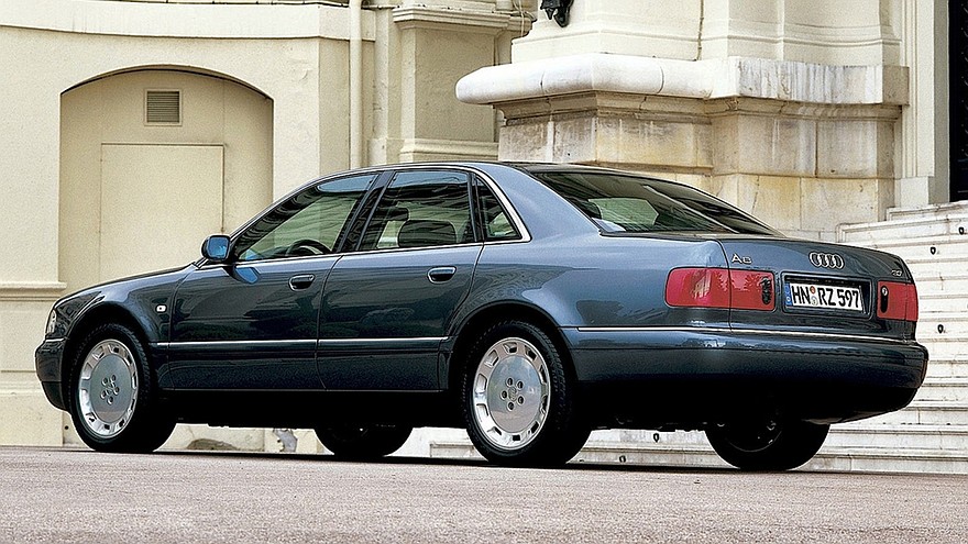 На фото: Audi A8 (D2) '1999–2002