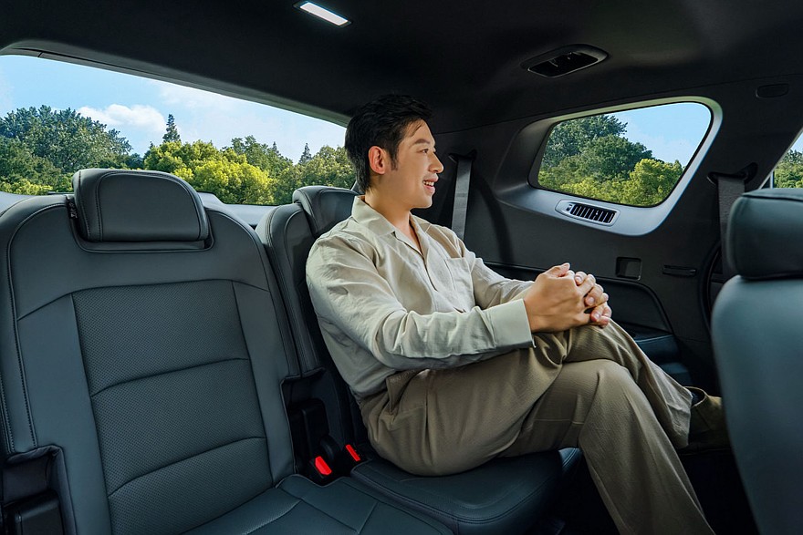 Объявленный новым поколением кроссовер Geely Okavango: больше версий