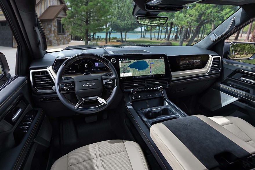 На фото: салон нового Chevrolet Silverado High Country