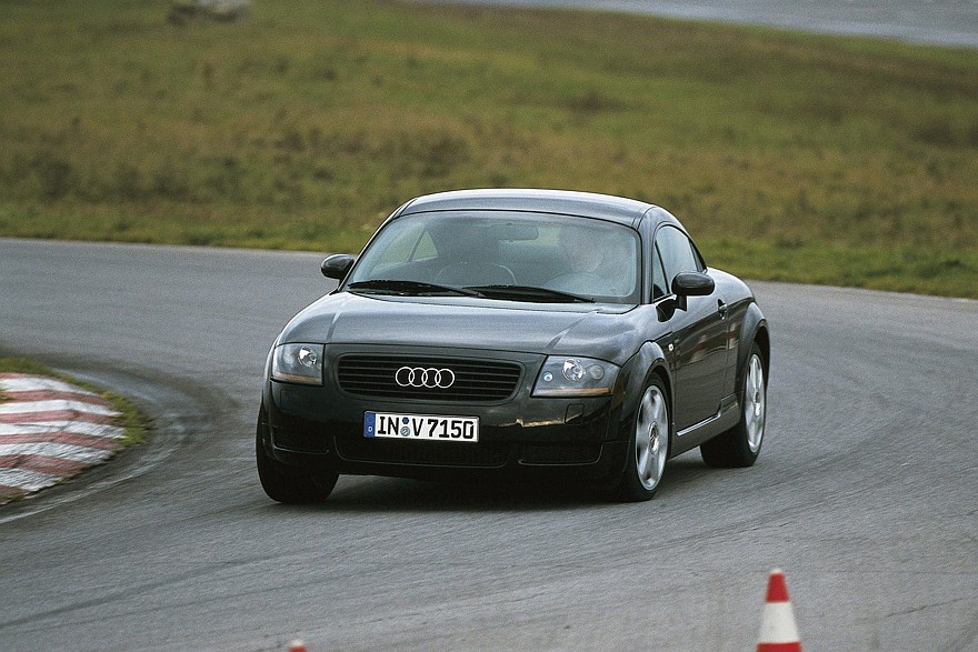 Четыре кольца эгоиста: как появилась Audi TT и как она опозорилась на автобанах