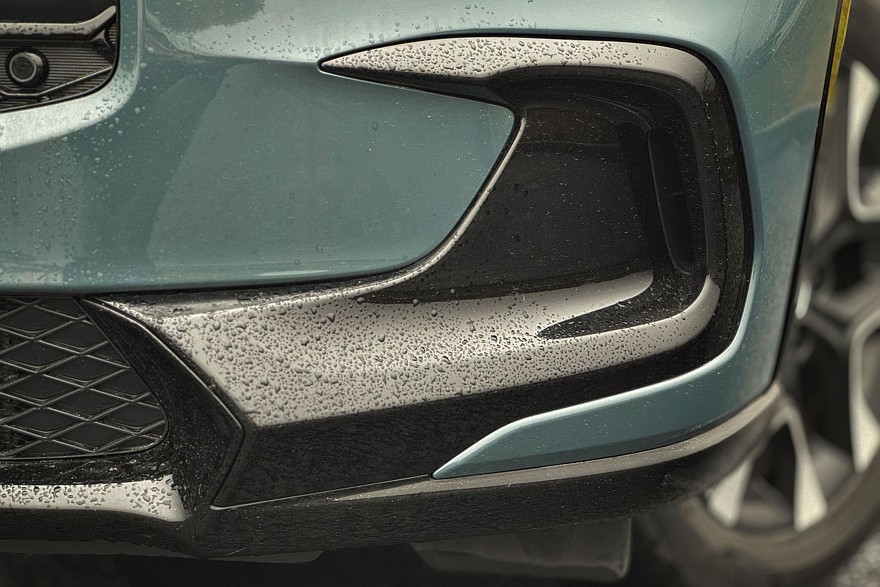 Японский минимализм с европейским лицом: тест-драйв Honda ZR-V