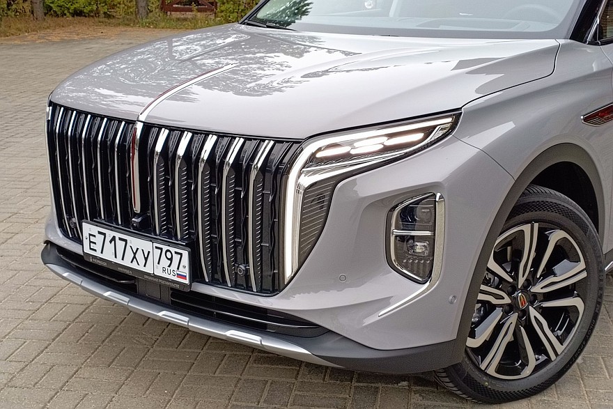 Крылатые габариты, немного эвкалипта и сила пользовательских настроек: тест-драйв Hongqi HS7