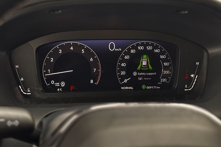 Японский минимализм с европейским лицом: тест-драйв Honda ZR-V