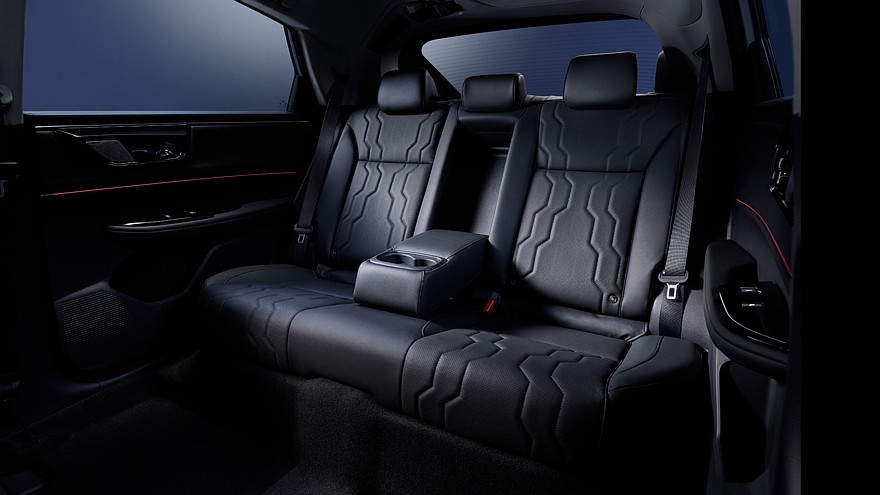 На фото: салон кроссовера Honda Insight