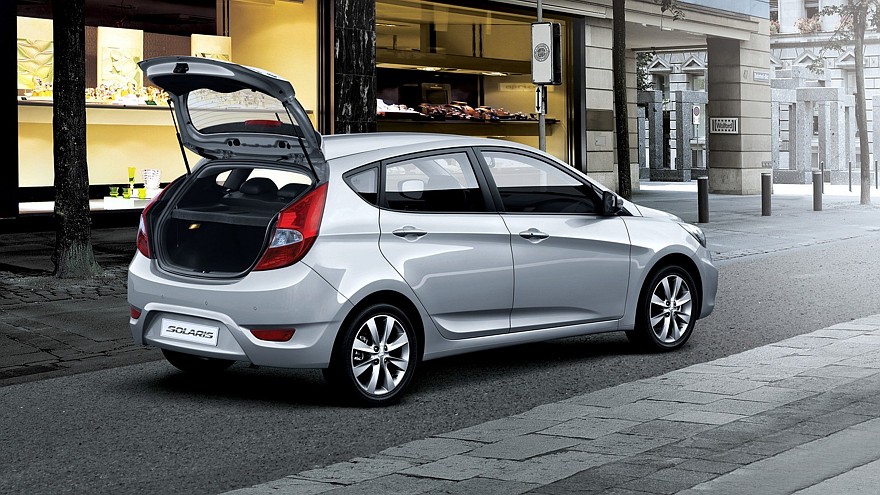 На фото: Hyundai Solaris Hatchback '2011–14