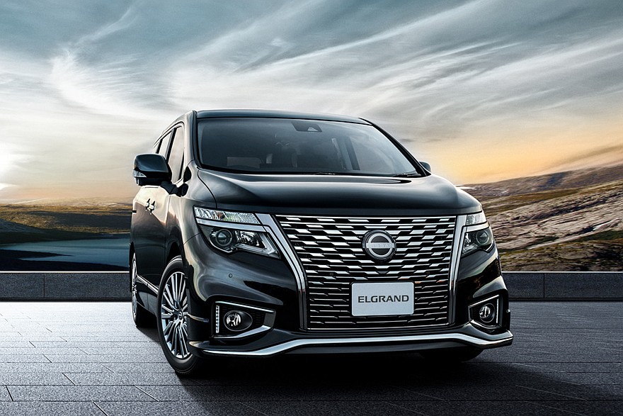 Nissan Elgrand предыдущего поколения