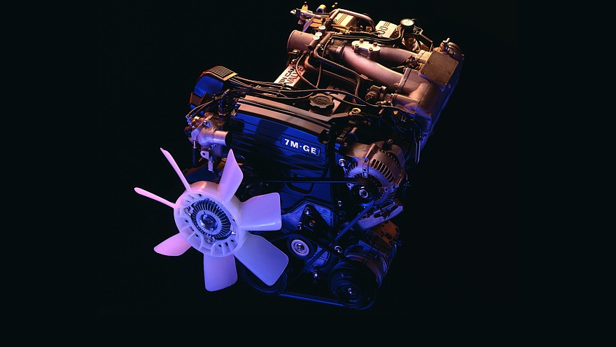 На фото: Под капотом Toyota Supra 3.0 '1986–89