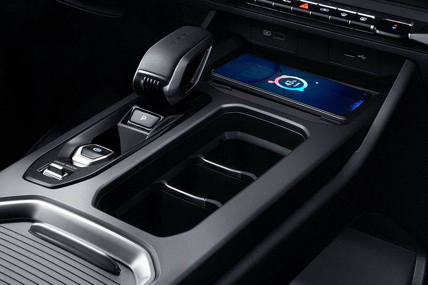 Объявленный новым поколением кроссовер Geely Okavango: больше версий