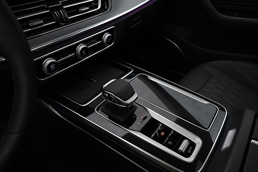 Больше не компромисс: необычный тест-драйв Hongqi HS5