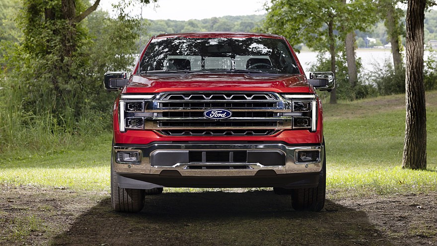 На фото: посвежевший пикап Ford F-150 Lariat