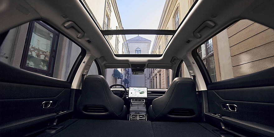 На фото: салон Soueast S06 (глобальной версии)