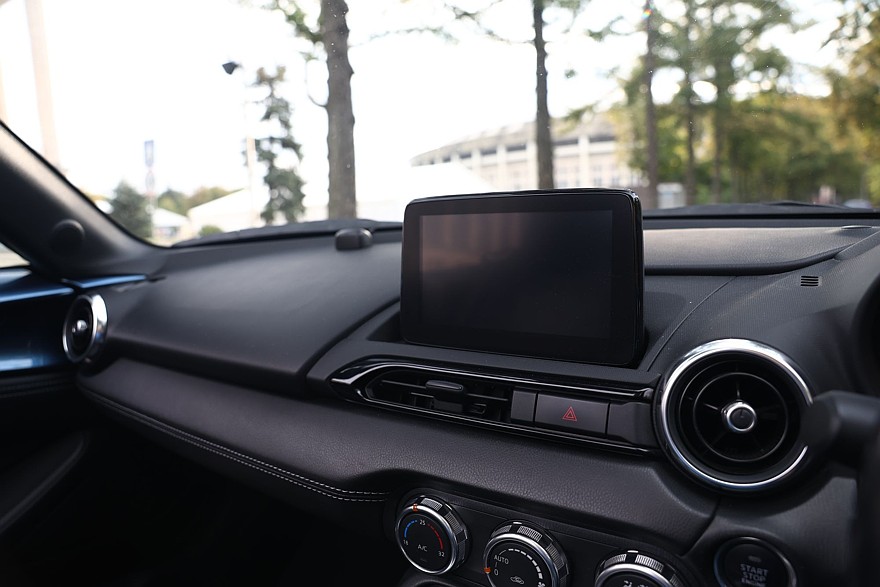 Задний привод, полтора литра и DVD-проигрыватель: опыт владения Mazda Roadster IV (ND)