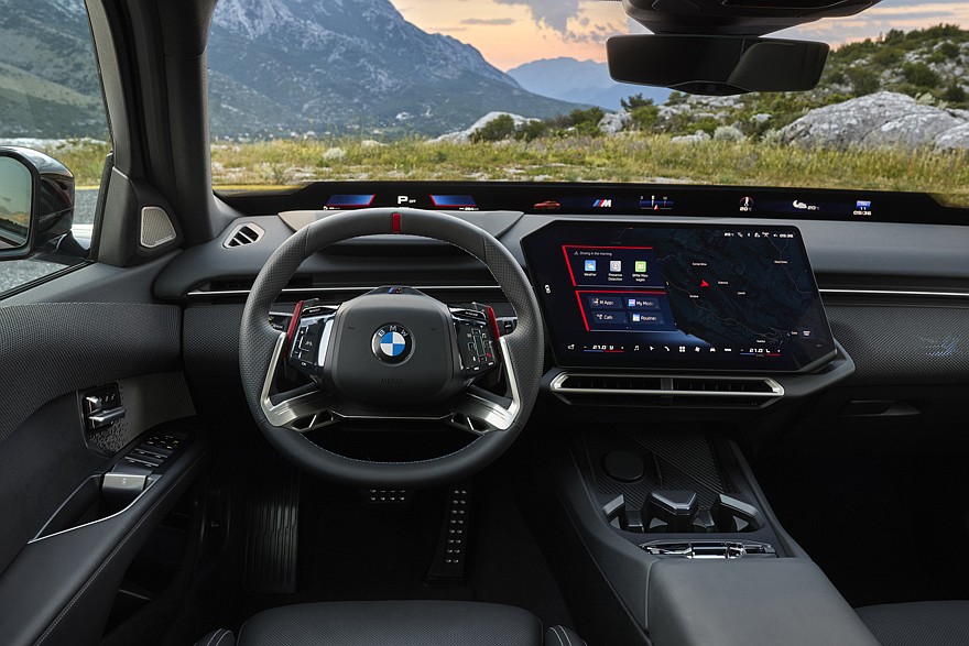На фото: салон BMW M350 xDrive