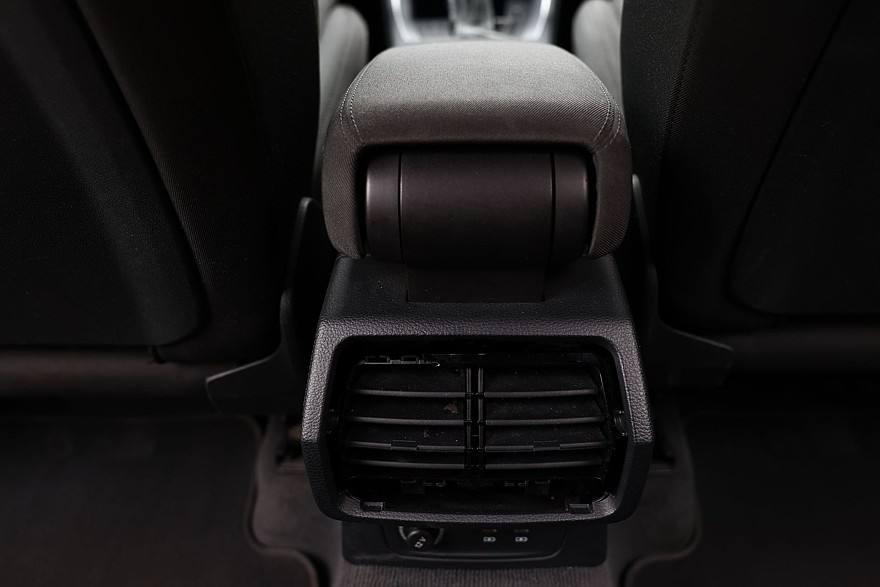 Красное знамя против четырёх колец: сравнительный тест Hongqi HS3 и Audi Q3