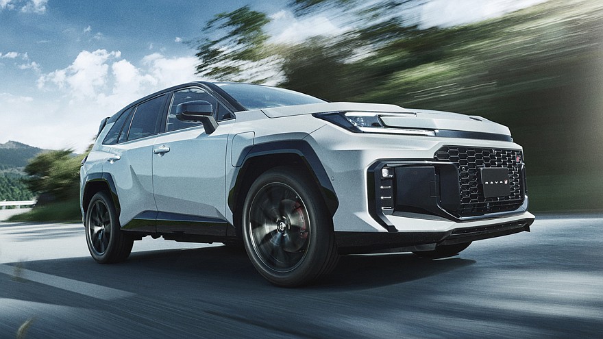 На фото: Toyota RAV4 GR Sport (версия для Японии)