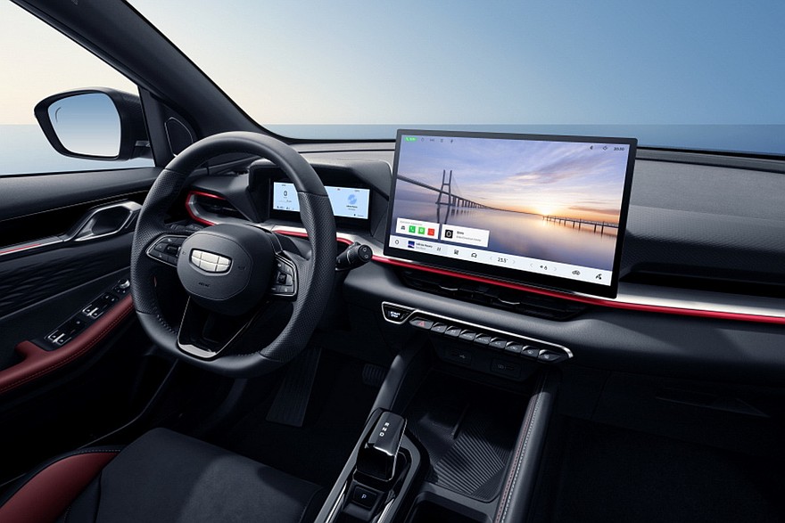 Актуальный Geely Coolray для глобального рынка