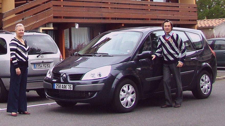 Универсальный пятидверный минивэн Renault Scenic. 2008 год (фото автора)