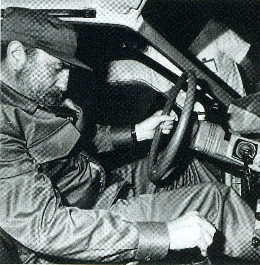 Фидель Кастро за рулём ВАЗ-2108 на закрытом показе (декабрь 1984 года)