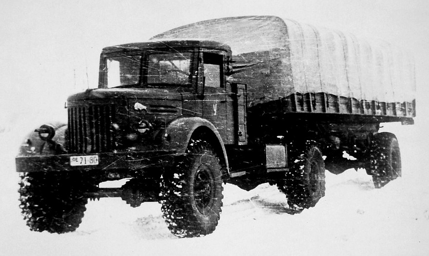 Седельный тягач МАЗ-502В с одноосным активным полуприцепом (из архива НИИЦ АТ)