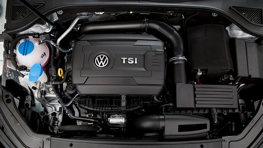 1Под капотом 2016 Volkswagen Passat TSI (NMS)
