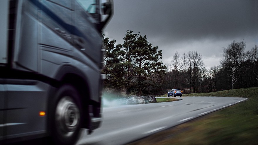 Volvo Cars and Volvo Trucks share live vehicle data to improve traffic safety