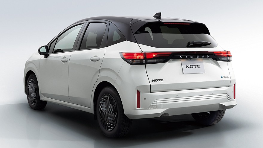 На фото: посвежевший Nissan Note