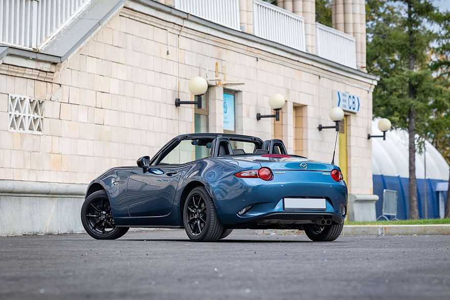Задний привод, полтора литра и DVD-проигрыватель: опыт владения Mazda Roadster IV (ND)