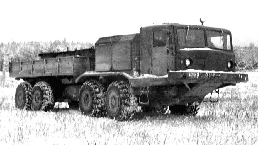 Зимние испытания 12-тонного 400-сильного автомобиля БАЗ-6952. 1977 год