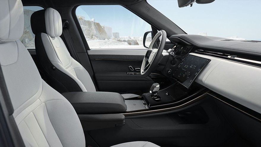 На фото: салон Range Rover Sport Electric First Edition