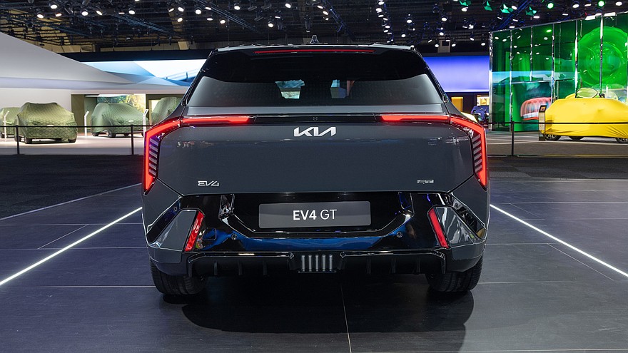 На фото: Kia EV4 GT