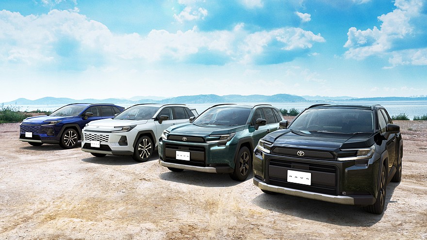 На фото: Toyota RAV4 шестого поколения (версии для Японии)