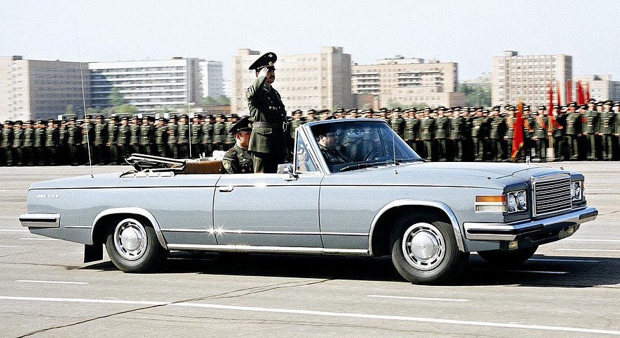 Репетиция военного парада на открытом автомобиле ЗИЛ-41044. 1983 год