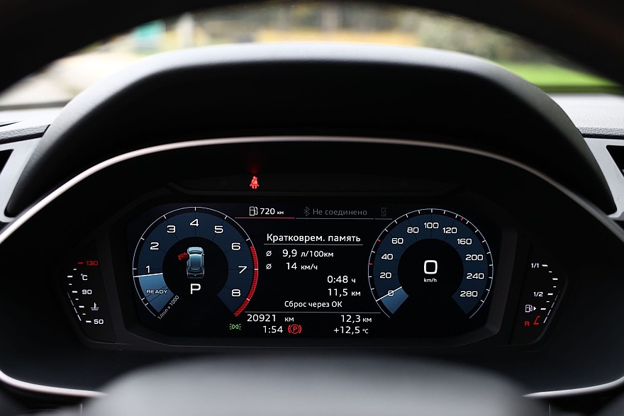 Красное знамя против четырёх колец: сравнительный тест Hongqi HS3 и Audi Q3