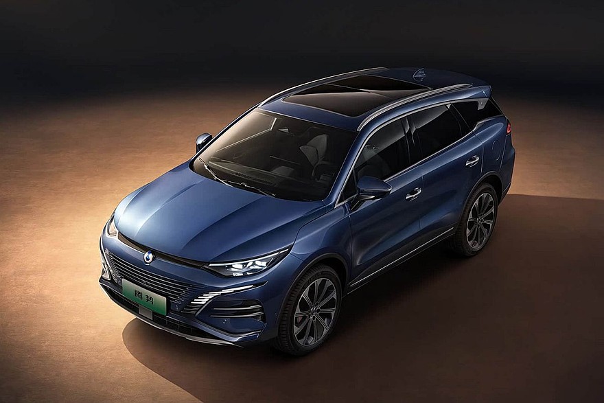 Почивший кроссовер Denza N8