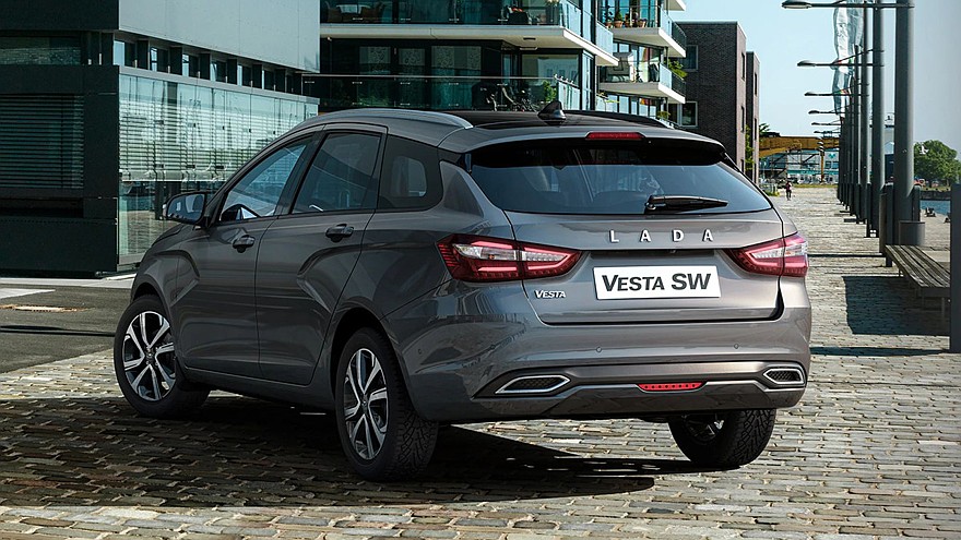 На фото: универсал Lada Vesta SW