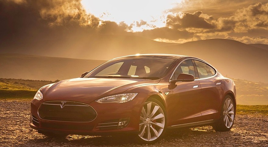 На фото: Tesla Model S
