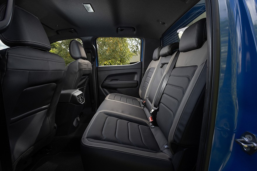 На фото: салон актуального пикапа Volkswagen Amarok (версии для Австралии)