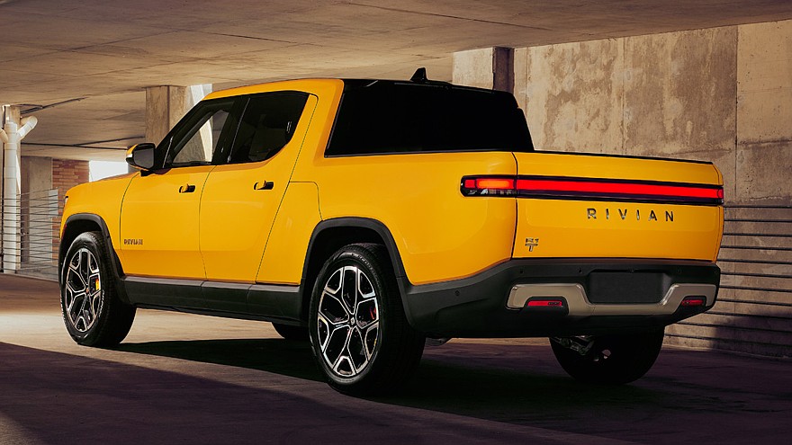 Обновлённые пикап и внедорожник Rivian R1T и R1S могут получить новую батарею