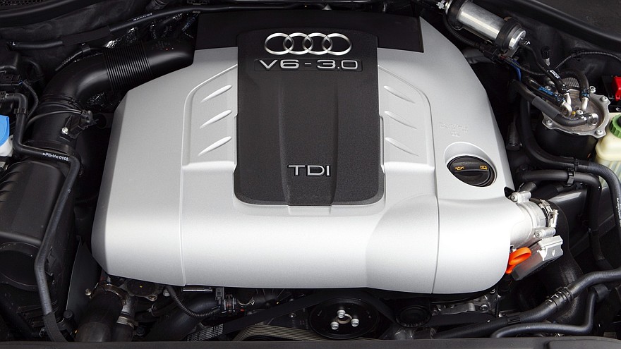 На фото: Под капотом Audi Q7 3.0 TDI quattro (4L) '2006–09