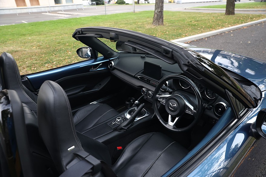 Задний привод, полтора литра и DVD-проигрыватель: опыт владения Mazda Roadster IV (ND)