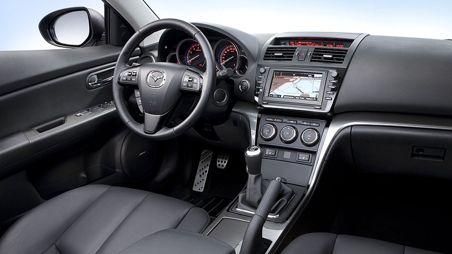 На фото: салон Mazda6 (GH) '2010–12